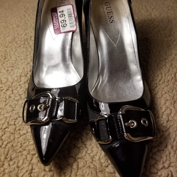NEW!! Guess 7M Black pumps w/silver buckle - Picture 2 of 8